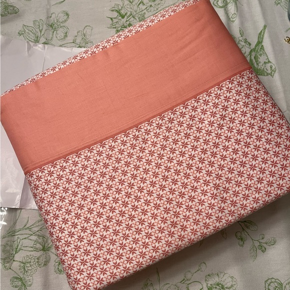 DKNY 300 Thread count king sheet set NWT - Picture 1 of 3